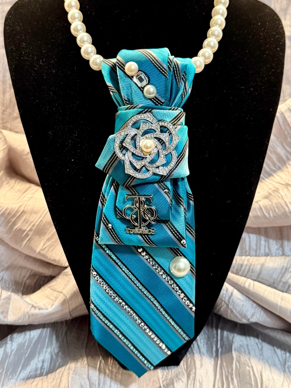 Turquoise Striped Women’s Statement Tie Necklace with Pearls & Decorative Brooch - Picture 3 of 6
